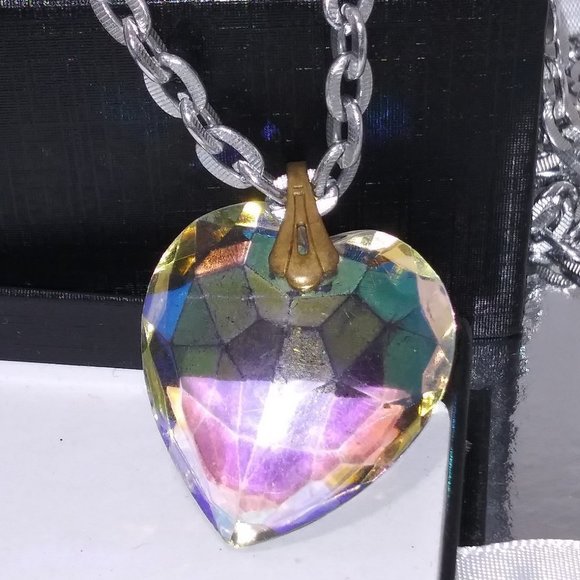VINTAGE Holographic AURORA BOREALIS Crystal Heart PENDANT NECKLACE with Chain - Picture 2 of 7